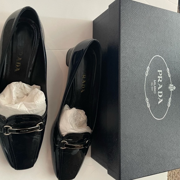 Authentic PRADA Navy Heels 38.5 - Picture 3 of 8
